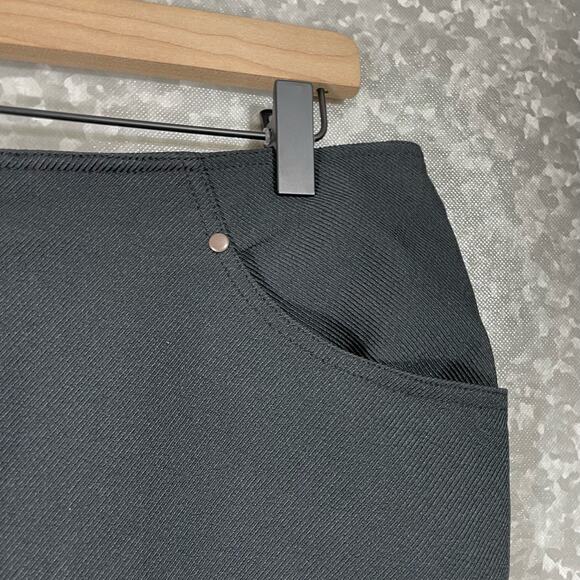 Urban Outfitters Women's Black Straight Mini Skirt - Size Large - Exposed Zipper - Picture 2 of 7